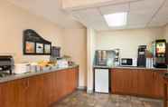 ร้านอาหาร 3 Days Inn by Wyndham Niagara Falls Near The Falls