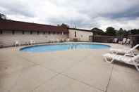 Swimming Pool Knights Inn Battle Creek