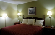Bedroom 5 SureStay Plus by Best Western Chattanooga Hamilton Place