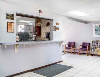 Lobby 2 Rodeway Inn Winslow I-40