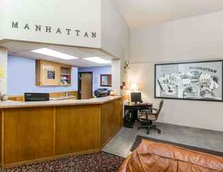 Lobby 2 Super 8 by Wyndham Manhattan KS