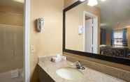 In-room Bathroom 6 Super 8 by Wyndham Henryetta