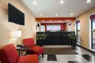 Lobby Super 8 by Wyndham Henryetta