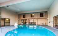 Swimming Pool 3 Econo Lodge Inn & Suites