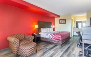 ห้องนอน 4 Econo Lodge Inn & Suites