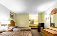 Kamar Tidur 7 Econo Lodge Inn & Suites