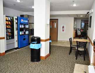 Lobby 2 Super 8 by Wyndham Clearfield