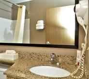 In-room Bathroom 4 Super 8 by Wyndham Clearfield