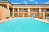 Swimming Pool Super 8 by Wyndham Byron/South Macon