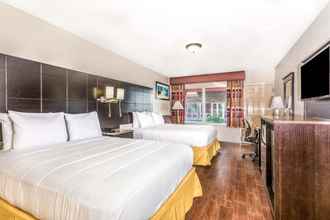 Kamar Tidur 4 Econo Lodge Inn & Suites