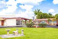 Bangunan Econo Lodge Inn & Suites