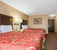 Bedroom 7 Super 8 by Wyndham Texarkana AR