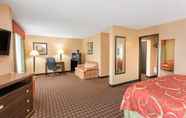 Bedroom 2 Super 8 by Wyndham Texarkana AR