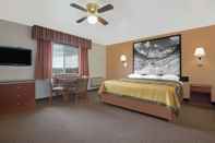 Bedroom Super 8 by Wyndham Alamosa