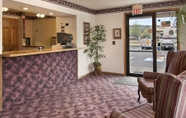 Lobby 3 Super 8 by Wyndham Butler