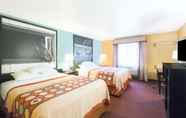 Kamar Tidur 4 Super 8 by Wyndham Richmond