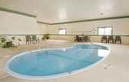 Hồ bơi 4 Americas Best Value Inn Torrington