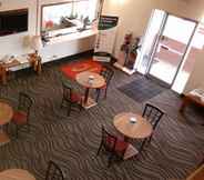 Bar, Cafe and Lounge 3 Econo Lodge