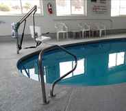 Swimming Pool 7 Econo Lodge