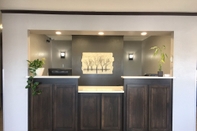 Lobby Super 8 by Wyndham Neosho