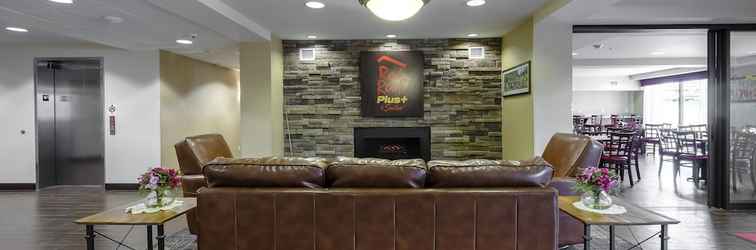 Lobi Red Roof Inn PLUS+ & Suites Malone