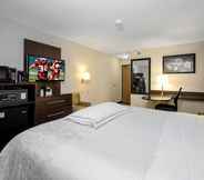 Kamar Tidur 7 Red Roof Inn PLUS+ & Suites Malone