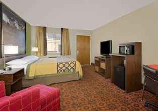 Kamar Tidur 4 Super 8 by Wyndham Denver Central