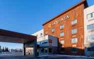 Exterior 2 La Quinta Inn & Suites by Wyndham Anchorage Airport