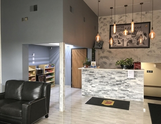 Sảnh chờ 2 Super 8 by Wyndham Lenexa Overland Park/Mall Area