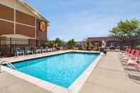 Swimming Pool Super 8 by Wyndham Lenexa Overland Park/Mall Area