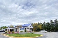 Exterior Travelodge by Wyndham Laurel