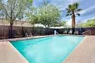 Swimming Pool Super 8 by Wyndham Casa Grande