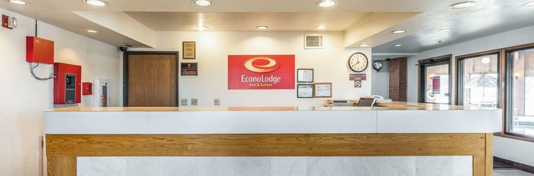 Lobby Econo Lodge Inn & Suites