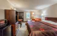 Phòng ngủ 7 Knights Inn Farmington Hill