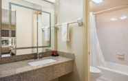 In-room Bathroom 6 SureStay Hotel by Best Western Sarasota Lido Beach