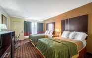 Bedroom 3 SureStay Hotel by Best Western Sarasota Lido Beach