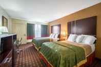 Bedroom SureStay Hotel by Best Western Sarasota Lido Beach