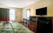 Bedroom 7 SureStay Hotel by Best Western Sarasota Lido Beach