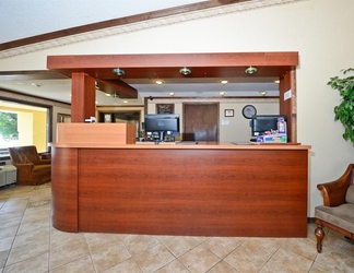 Lobi 2 Americas Best Value Inn & Suites Warren Detroit