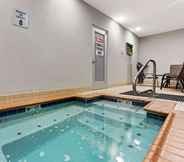 Swimming Pool 5 La Quinta Inn & Suites by Wyndham Columbus - Edinburgh