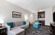 Ruang Umum 2 La Quinta Inn & Suites by Wyndham Columbus - Edinburgh