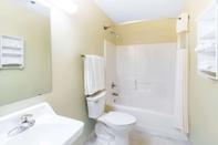 In-room Bathroom Days Inn by Wyndham Wooster