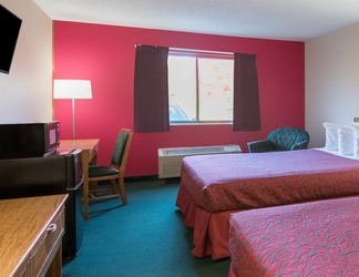 Bedroom 2 Days Inn by Wyndham Wooster