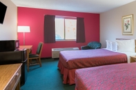 Bedroom Days Inn by Wyndham Wooster