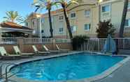 Swimming Pool 4 Fairfield Inn & Suites by Marriott San Francisco San Carlos