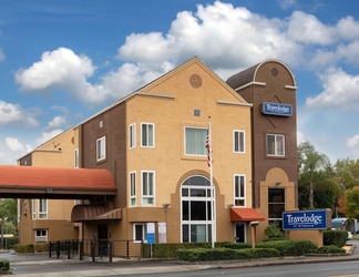 Exterior 2 Hotel Vinea, a Travelodge by Wyndham