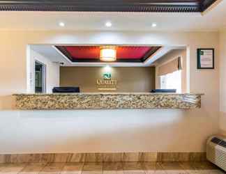 Lobby 2 Quality Inn & Suites University/Airport