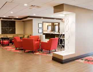 Lobi 2 Hampton Inn Ridgefield Park