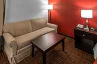 Ruang Umum Quality Inn & Suites NJ State Capital Area