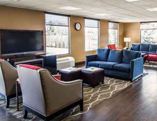 Lobi 2 Quality Inn & Suites NJ State Capital Area